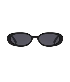 Outta Love - Le Specs